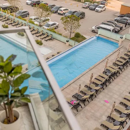 Onix Infinity Pool & 195 * Năvodari
