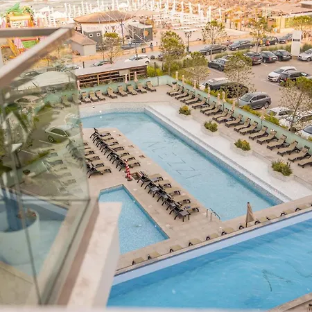 Onix Infinity Pool & 195 شقة Năvodari